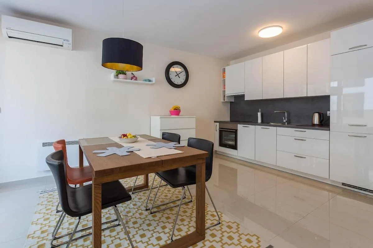 Apartment Jasna, Pula City Center With Garage