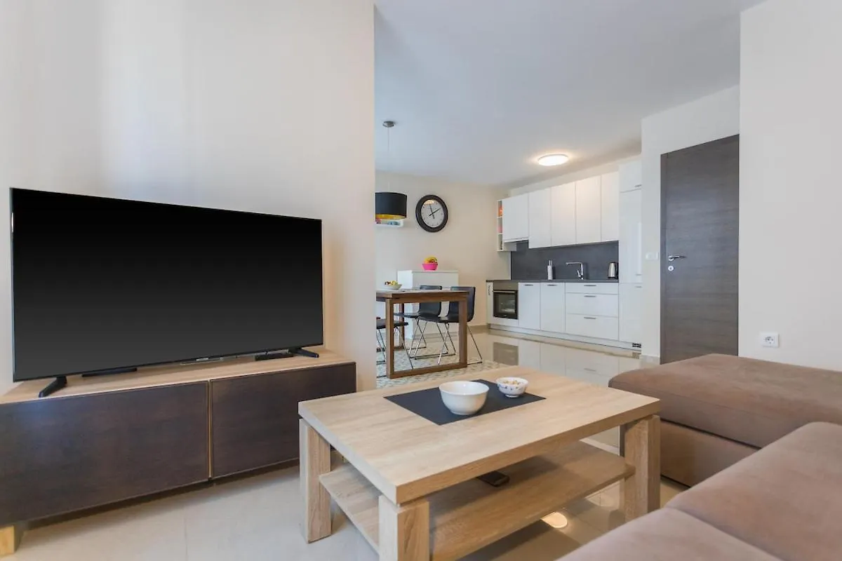 Apartment Jasna, Pula City Center With Garage Kroatien