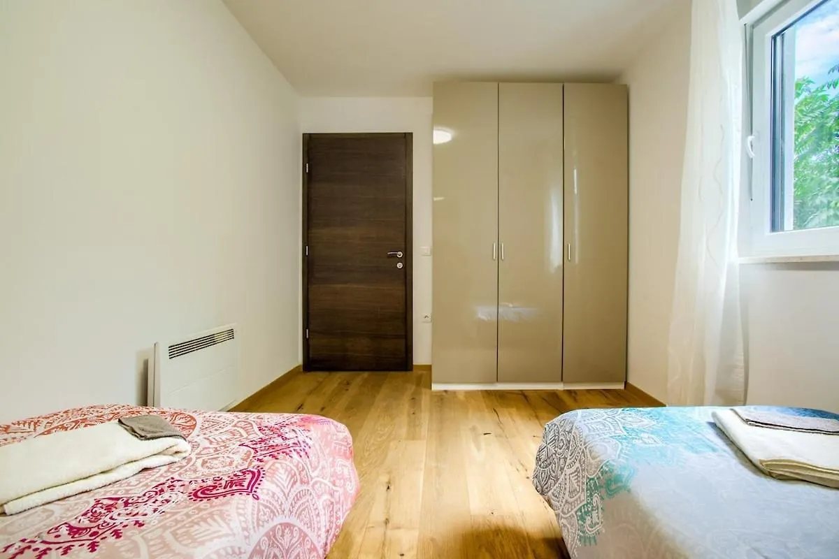 Apartment Jasna, Pula City Center With Garage