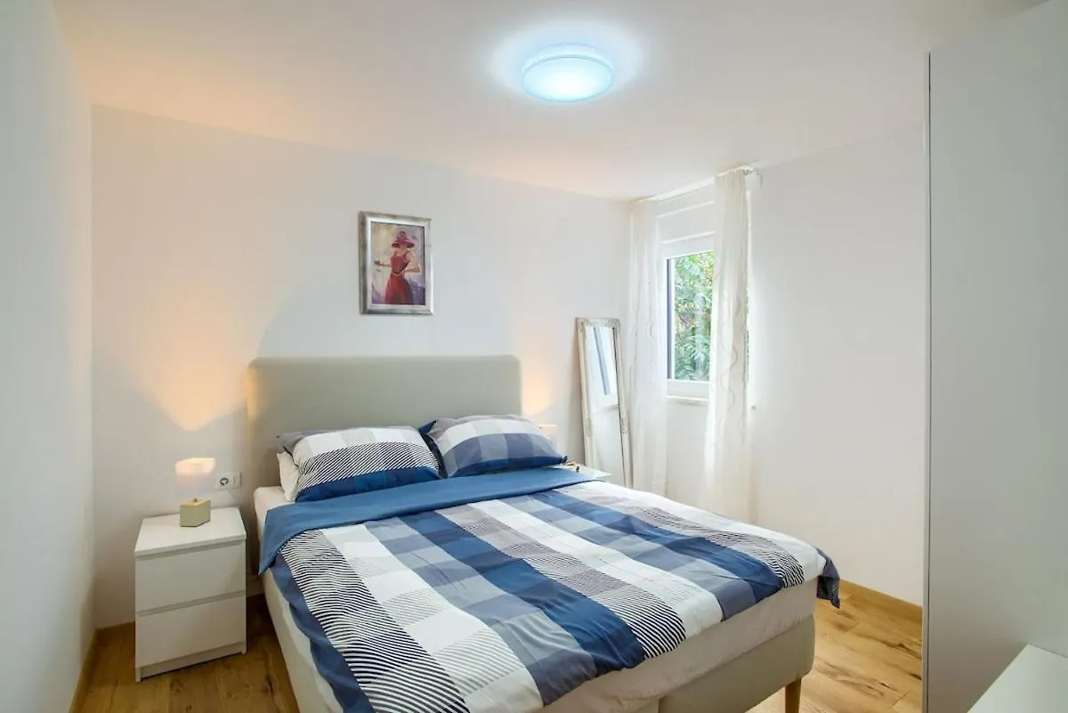 Apartment Jasna, Pula City Center With Garage