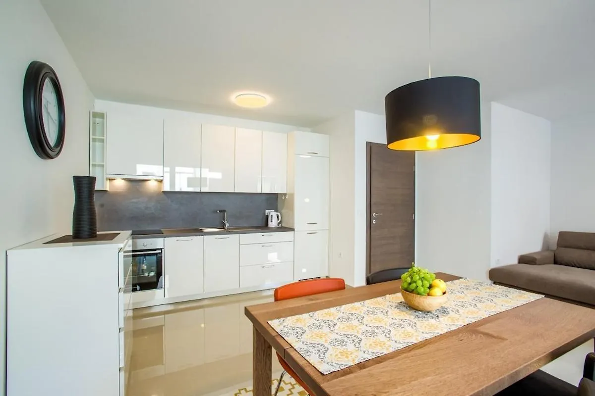 Apartment Jasna, Pula City Center With Garage