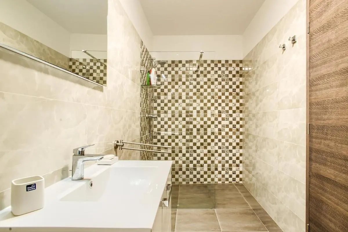 Apartment Jasna, Pula City Center With Garage